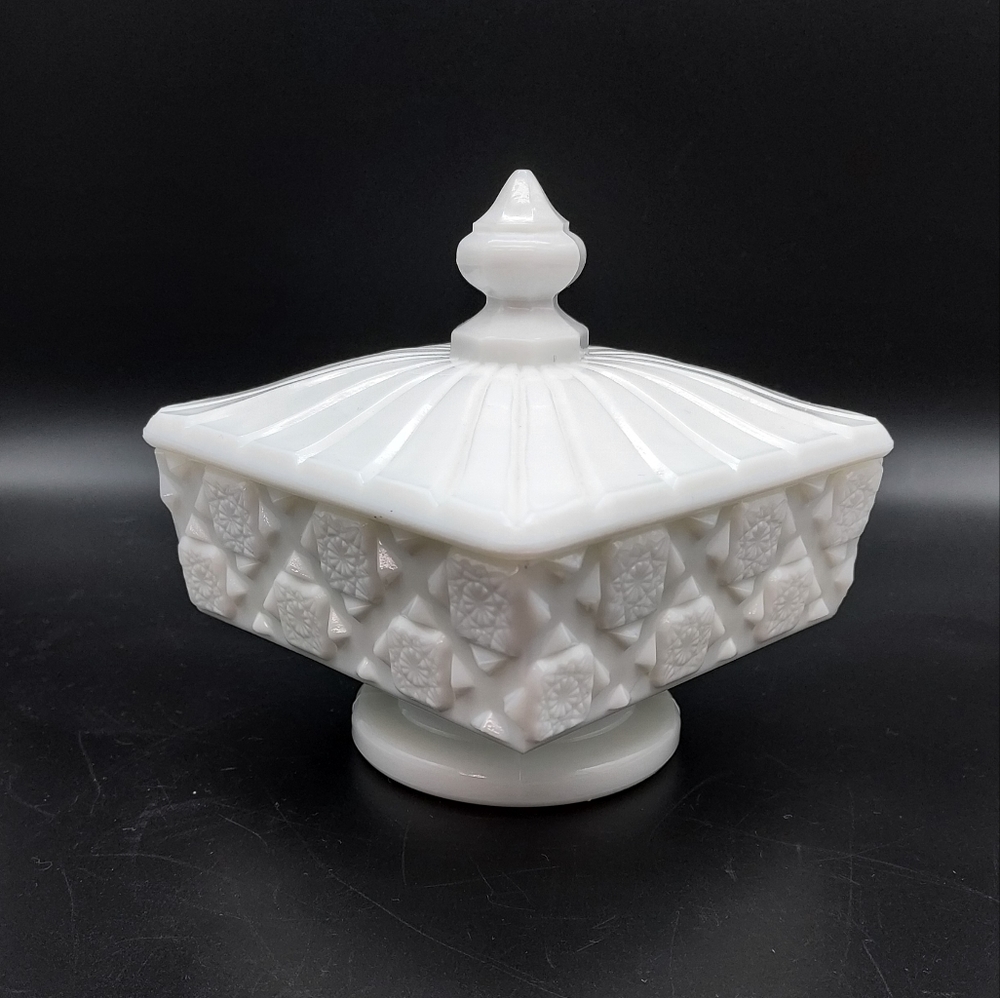 Westmoreland Square Compote with Lid, Old Quilt Pattern
